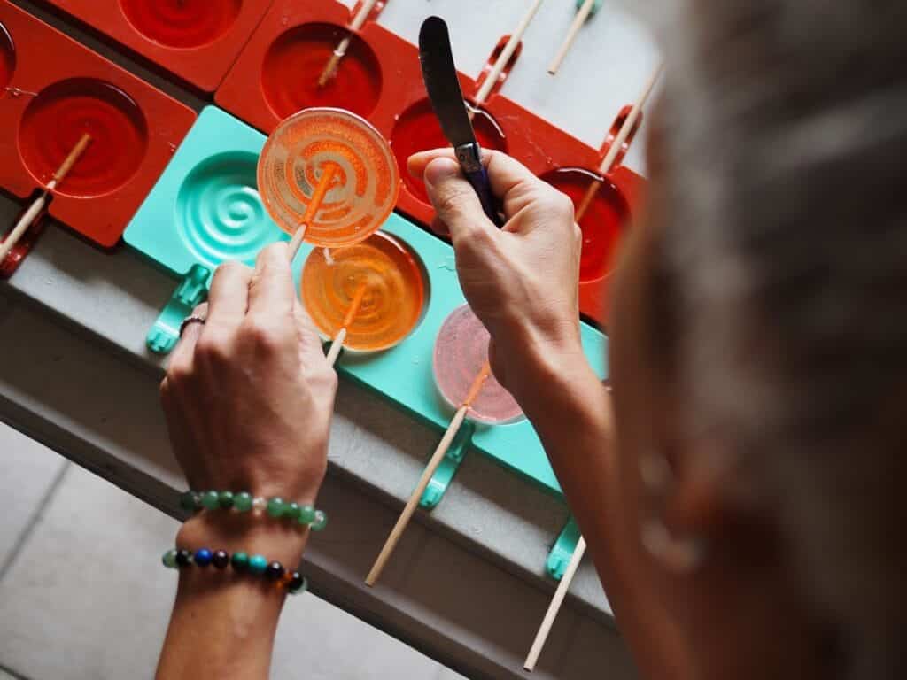 Atelier création de sucettes à La Réunion Make a li