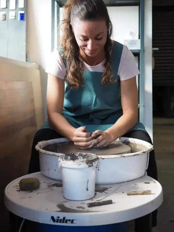 Atelier de poterie au tour privatisé à La Réunion