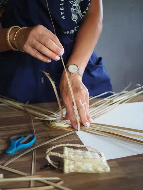 Atelier tressage de vacoa dans le sud sauvage