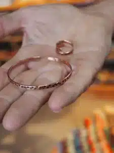 Atelier de création d’un jonc en cuivre ou laiton