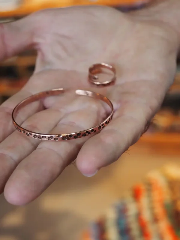 Atelier de création d’un jonc en cuivre ou laiton