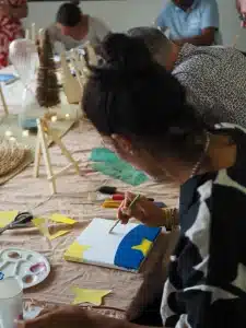 Atelier peinture team building : les chaises picturales